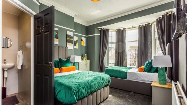 8 bedrooms, iron/ironing board, WiFi (free), bed sheets - Properties Unique | Sandhaven House (South Shields)