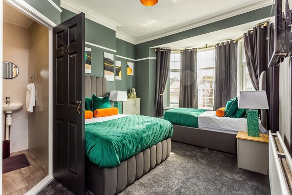 8 chambres, fer et planche à repasser, Wi-Fi gratuit, draps fournis