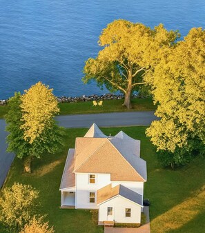 Exterior - Potomac Pearl - Waterfront Victorian on The Point near the Beach - Potomac View (Colonial Beach)
