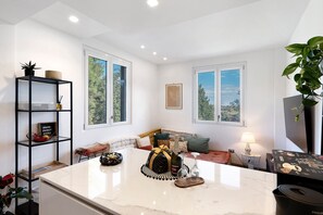 Interior - Apartment 'Citrus Garden' with Mountain View, Wi-Fi and Air Conditioning (Cisano sul Neva)