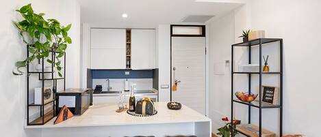 Refrigerador, microondas, horno y parrilla de estufa