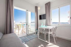 Living area - Beach Star Ibiza Hotel (Sant Josep de sa Talaia)