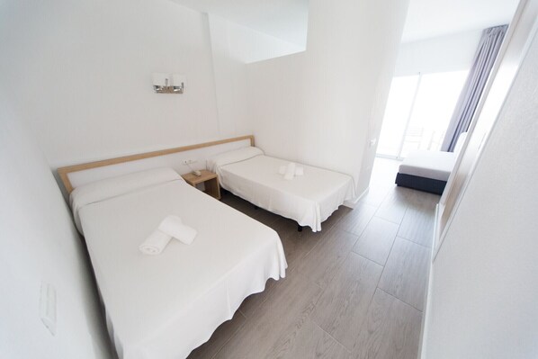 Room - Beach Star Ibiza Hotel (Sant Josep de sa Talaia)