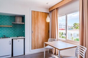 Private kitchen - Beach Star Ibiza Hotel (Sant Josep de sa Talaia)