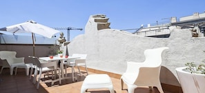 Outdoor dining - Uma Suites Luxury Midtown (Barcelona)