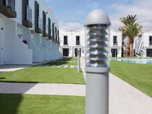 المنطقة المحيطة بالمنشأة