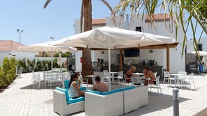 Outdoor dining - FBC Fortuny Resort - Adults Only (San Bartolomé de Tirajana)