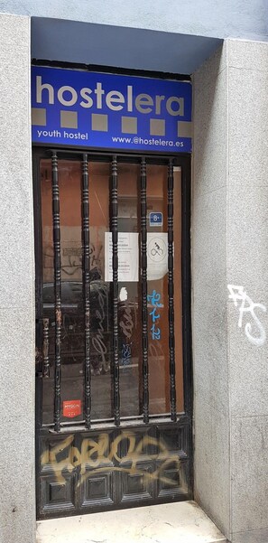Exterior detail - Hostel Era (Madrid)