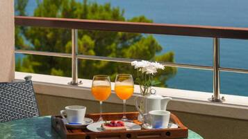 Suite (Panorama Suite With Private Bathroom) | Balcony