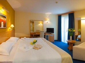 Double Room (Premium Double Room With Private Bath) | 10 bilik tidur 