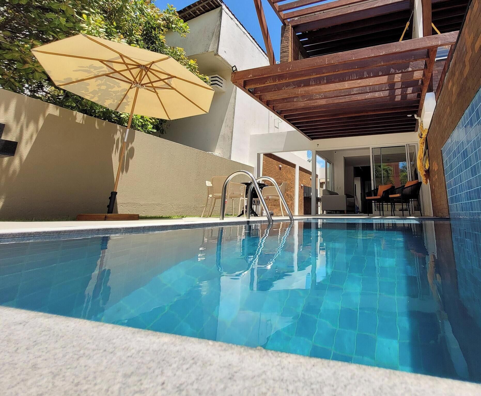 Villa | Piscina | Una piscina al aire libre