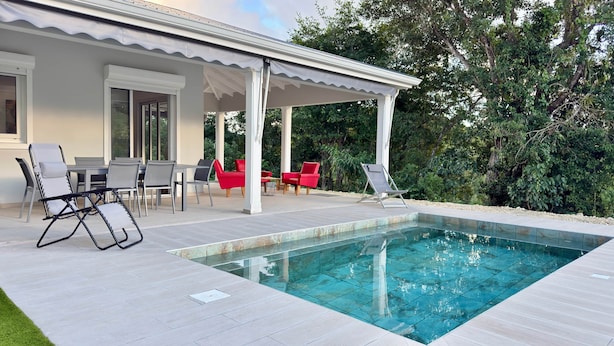 Pool - Modern villa with pool in a natural setting (Les Abymes)