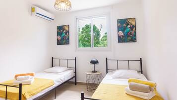 3 bedrooms, iron/ironing board, WiFi, bed sheets