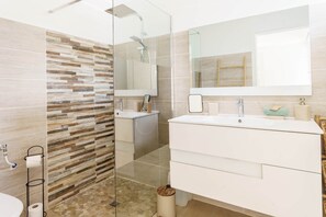 Hair dryer, towels - Modern villa with pool in a natural setting (Les Abymes)