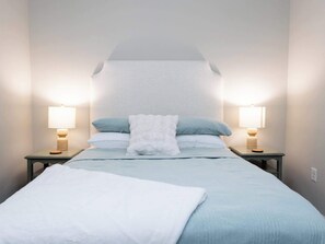 2 多间卧室、熨斗/熨衣板、WiFi、床单