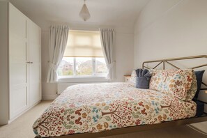 Skrivbord, strykjärn/strykbräda, gratis wi-fi och sängkläder