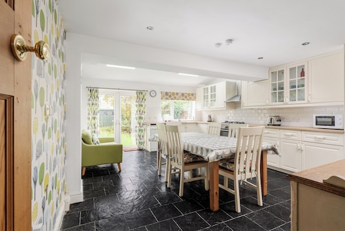 Music Lovers | Piano | Pets OK & Driveway Parking