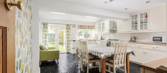 Music Lovers | Piano | Pets OK & Driveway Parking
