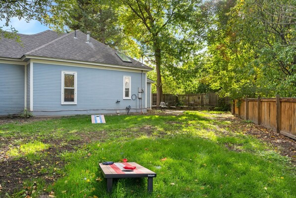 House, Multiple Beds, Patio, Garden View (520 W Oak Street) | View from room
