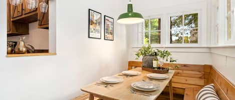 하우스, 침대(여러 개), 파티오, 정원 전망 (520 W Oak Street) | 다이닝