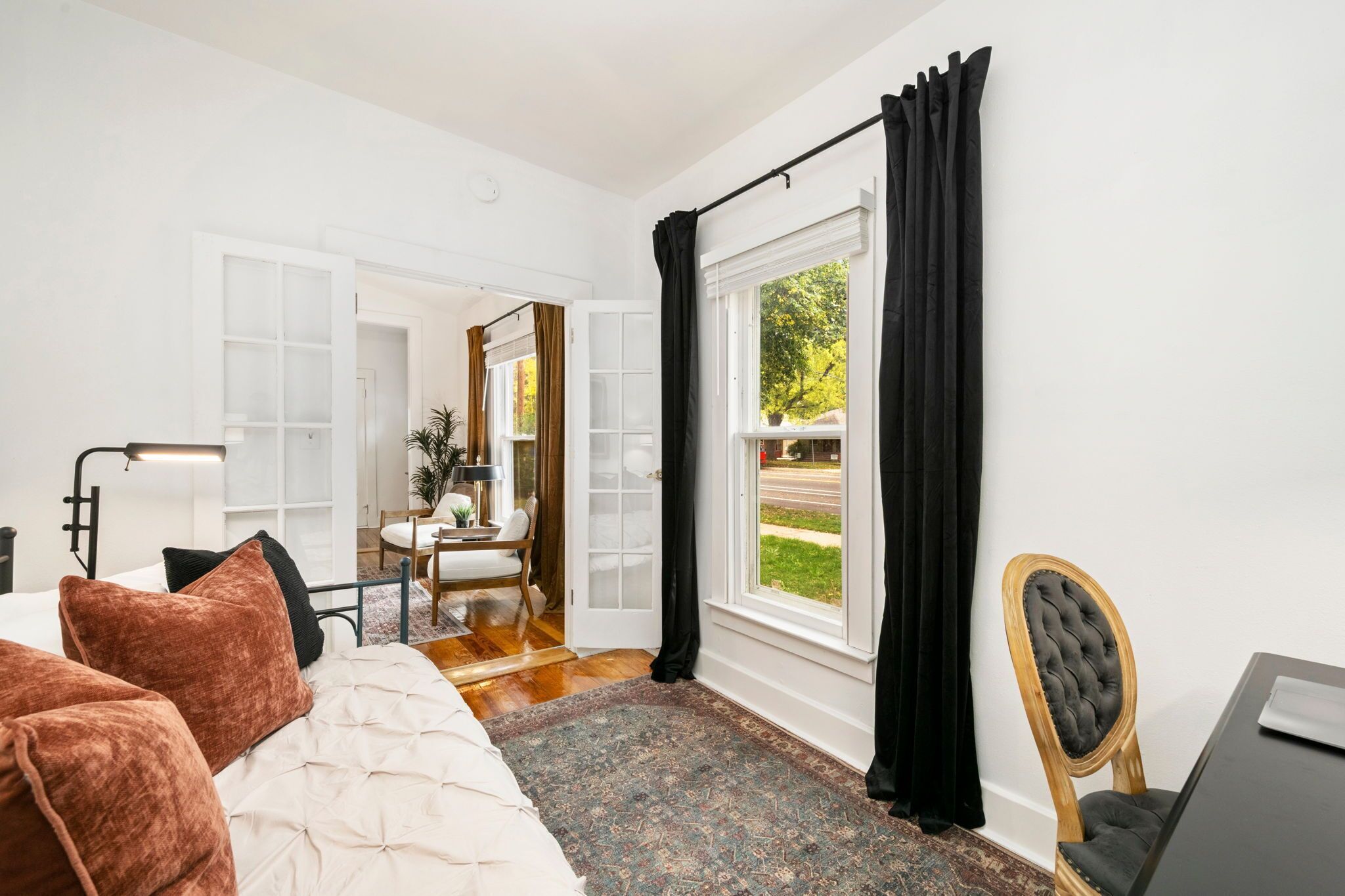 Casa, varias camas, patio, vista al jardín (520 W Oak Street) | 3 habitaciones, decoración personalizada y muebles diferentes 