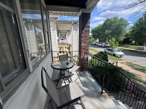 Outdoor dining - Casa Italiana: Cozy home in the heart of The Hill (St. Louis)