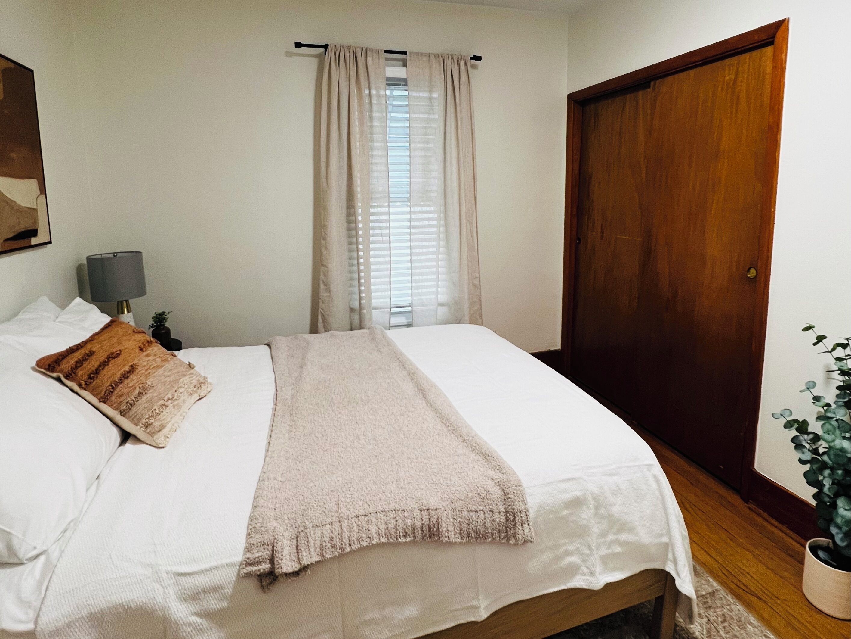 1 bedroom, travel crib, free WiFi, bed sheets