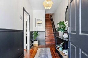 Interior - Historic Savannah Parlor Apartment, Walkable (Savannah)