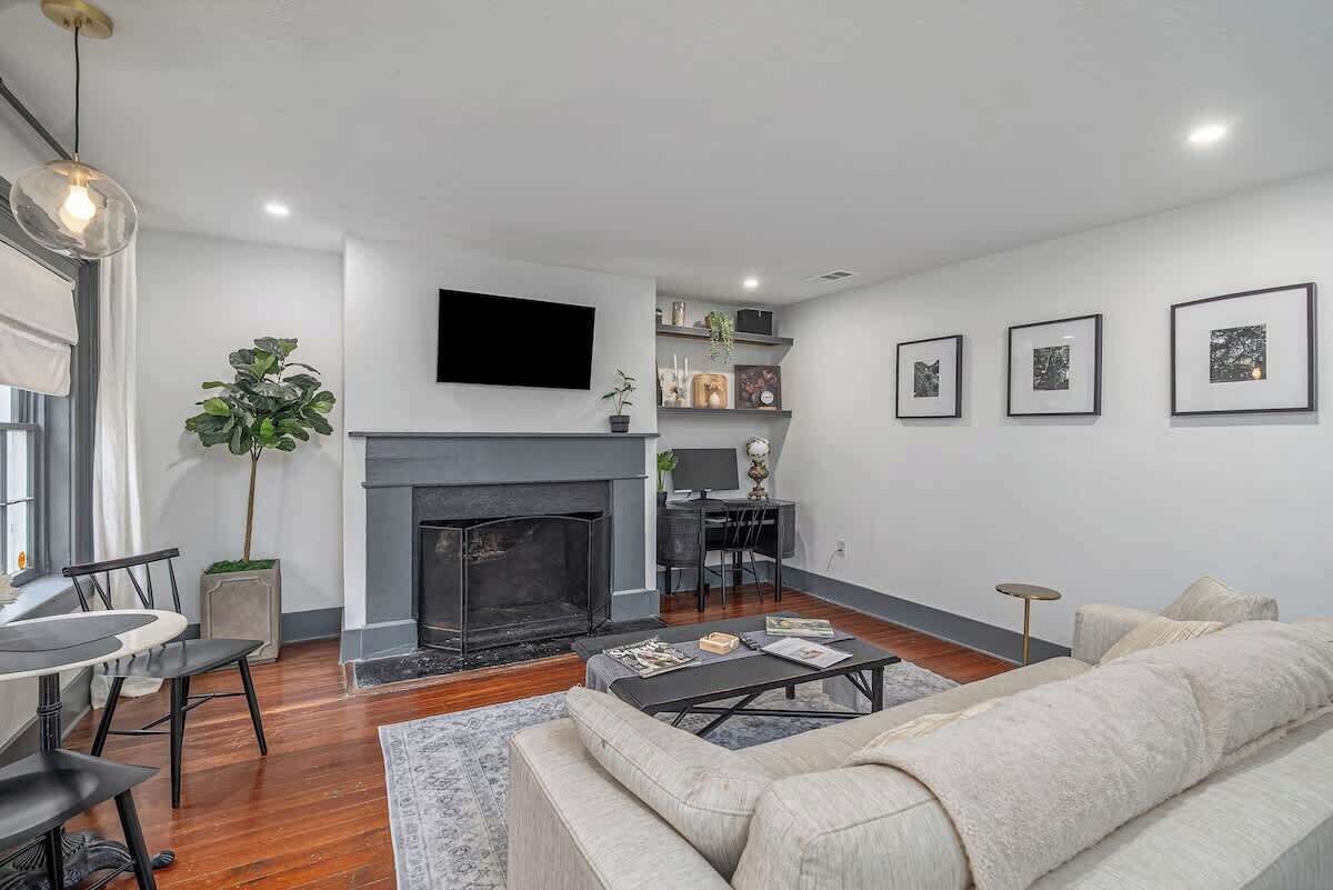 Téléviseur, bureau