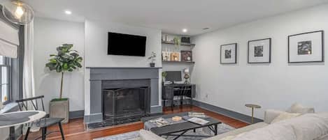 Téléviseur, bureau