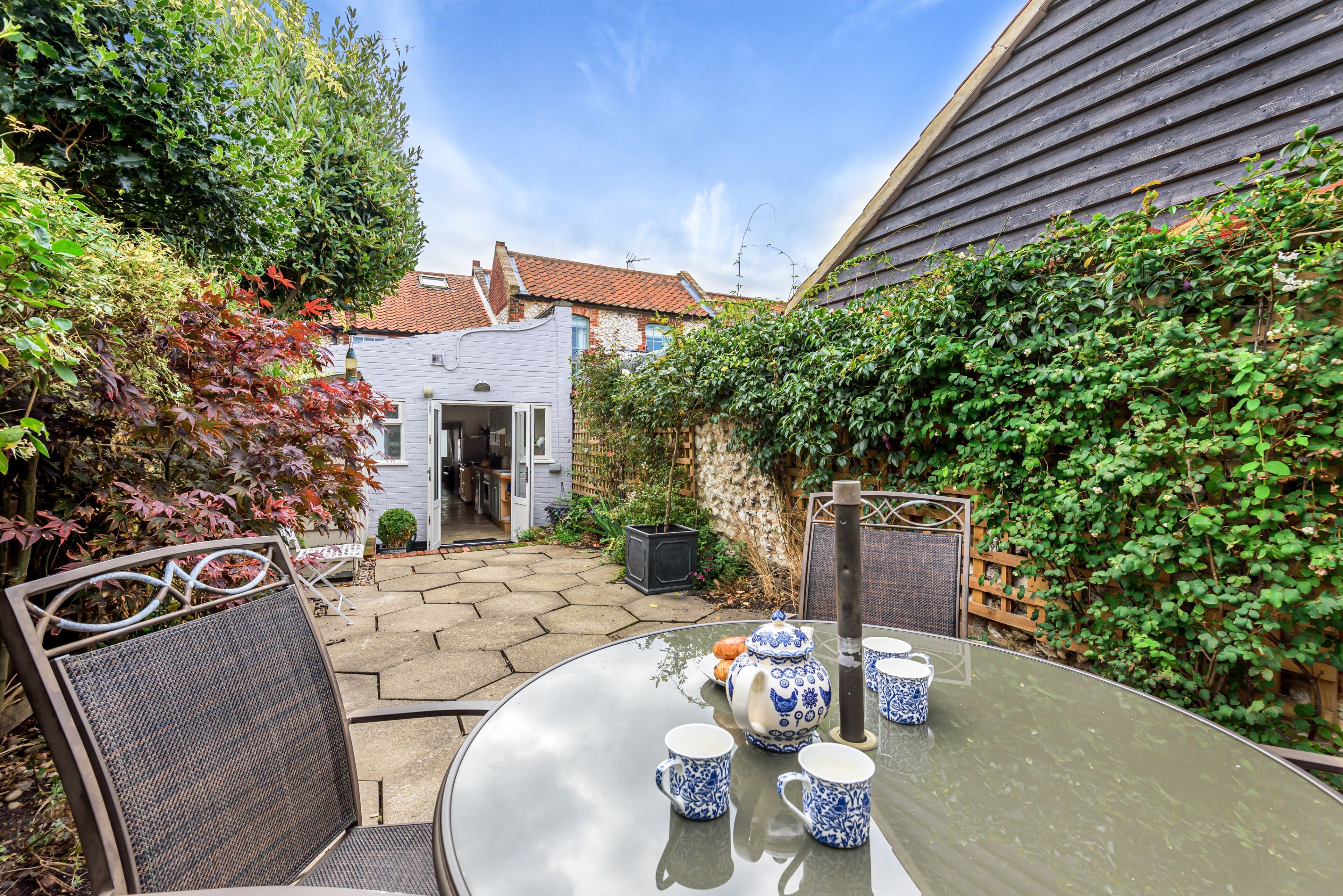 تناول الطعام بالخارج