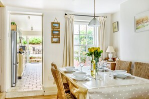 Dining - Rose Cottage - sleeps 4 guests  in 2 bedrooms (Burnham Market)