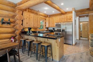 Fridge, microwave, oven, stovetop - Mashie Meadows log home with hot tub 9 sleeps 9 ,near skiing and beach ,sleeps 9 (Tahoe Vista)