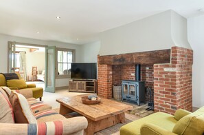 TV, offices - The Paddock - sleeps 10 guests  in 4 bedrooms (Stanhoe)