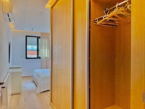 2 bedrooms, internet, bed sheets