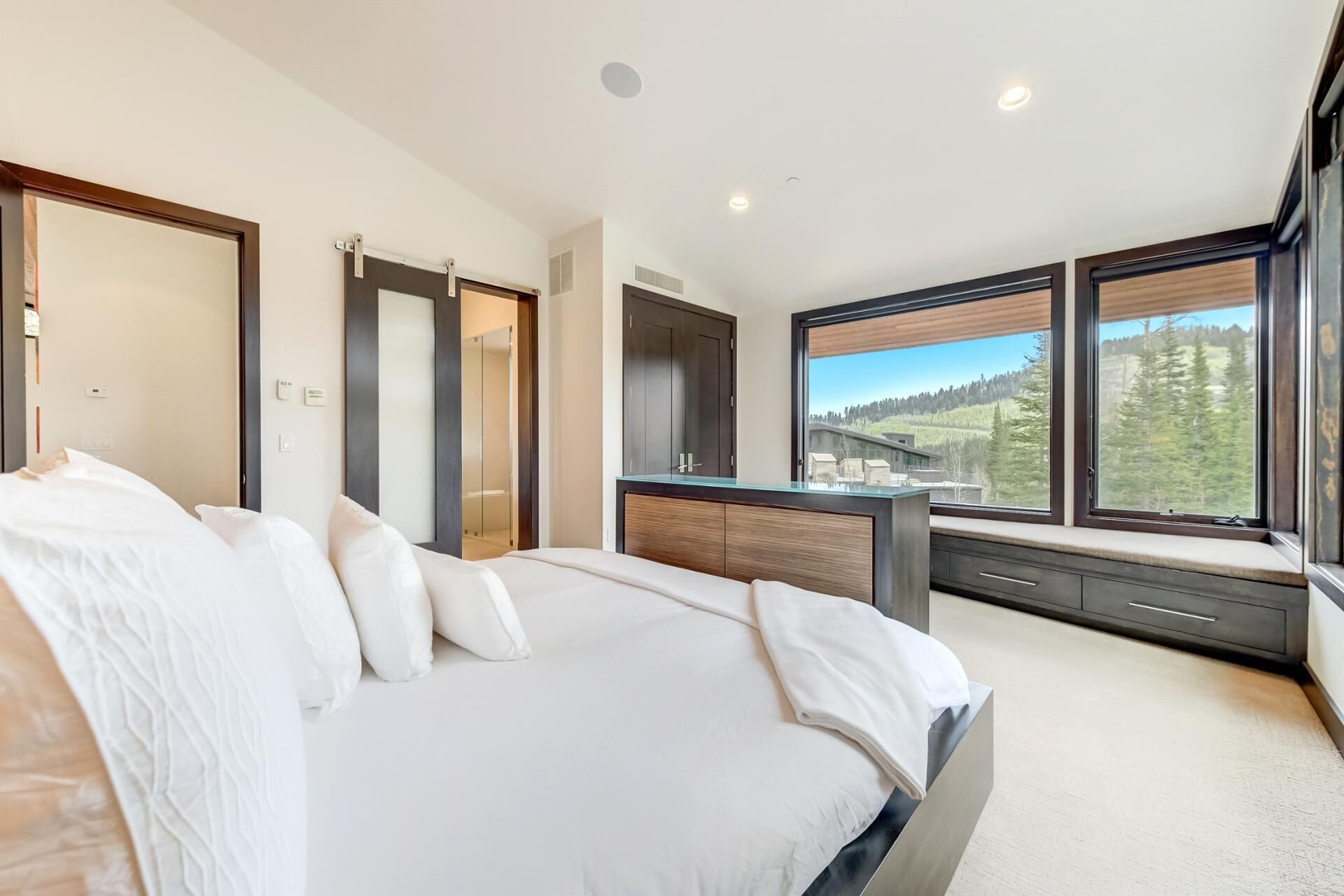 Estúdio (3 Bedrooms) | 3 quartos, espaço de trabalho para notebook