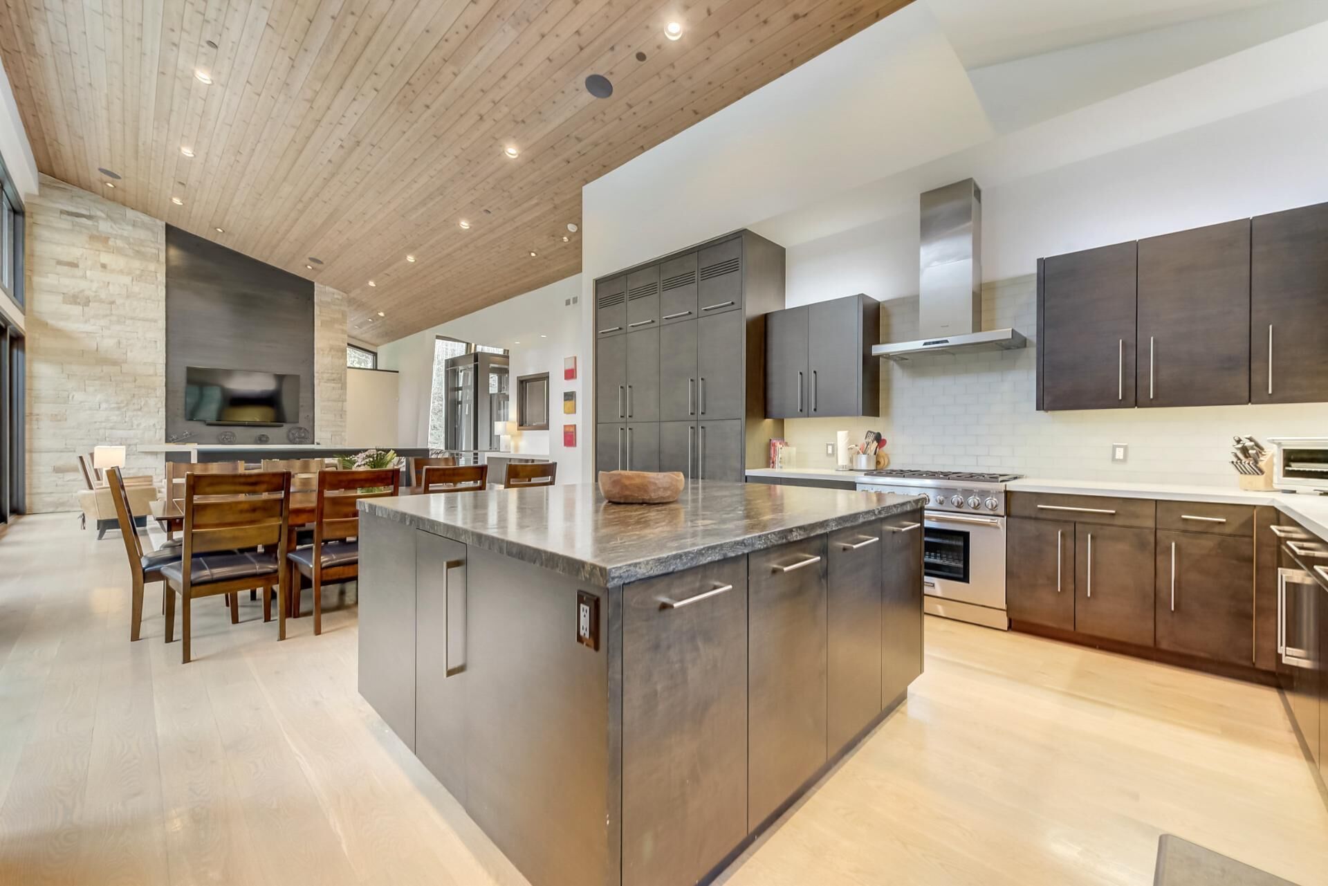 Studio (3 Bedrooms) | Private kitchen | Fridge, microwave, oven, stovetop