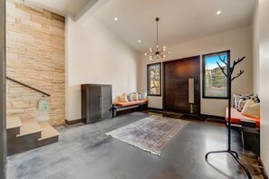 开间 (3 Bedrooms) | 住宿入口