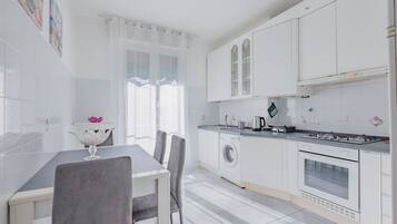 Apartment, 2 Bedrooms, Balcony, City View | Private kitchen | Fridge, microwave, oven, stovetop