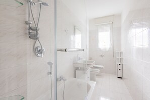Bathroom - Bijoux in the Centre of Sanremo by Wonderful Italy (Sanremo)