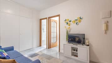 Apartemen, 2 kamar tidur, balkon, pemandangan kota | Area keluarga | Televisi 30-inci dengan saluran TV satelit