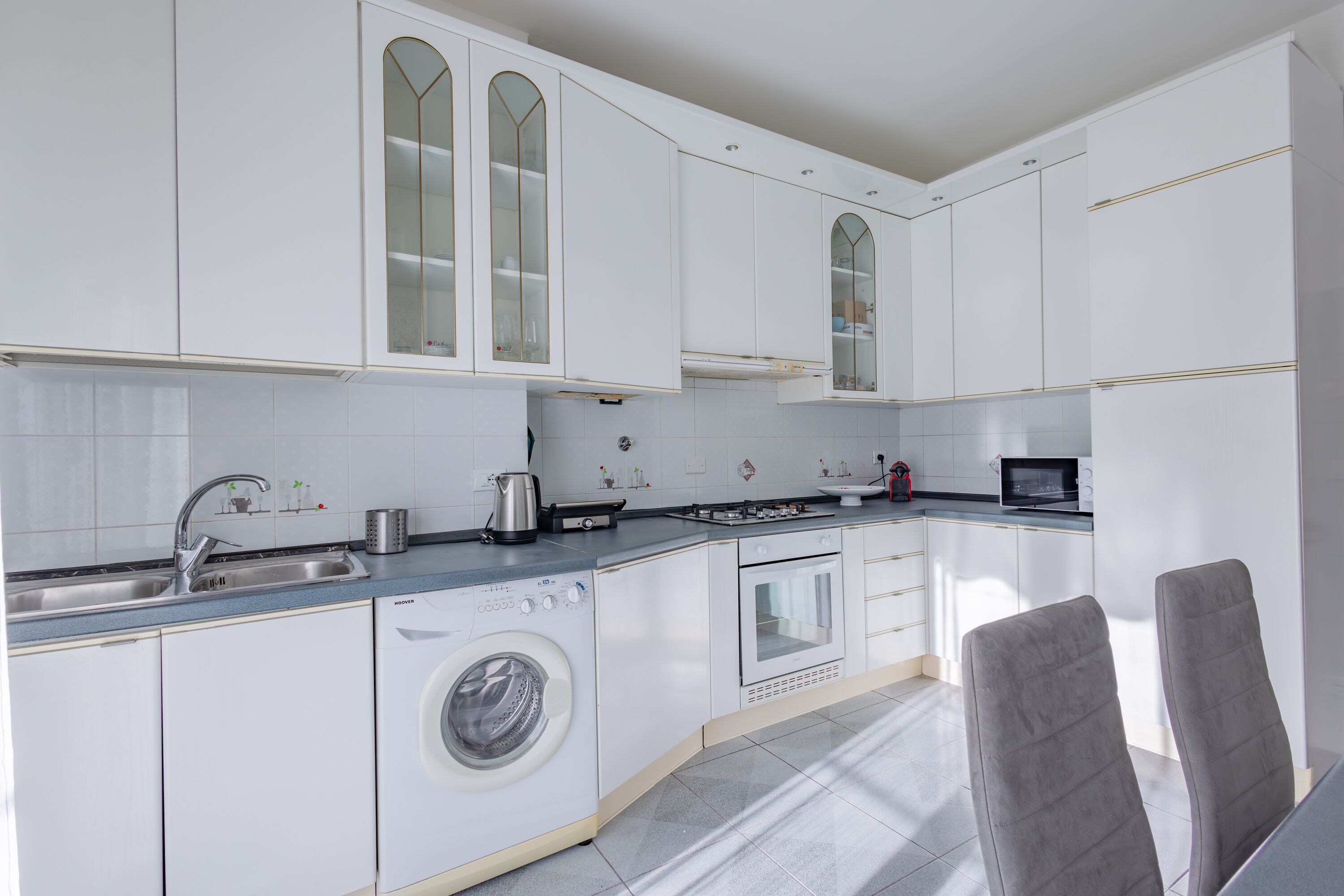 Apartment, 2 Bedrooms, Balcony, City View | Private kitchen | Fridge, microwave, oven, stovetop