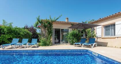 La Bienvenue - Four Bedroom Villa, Sleeps 8