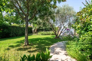 Property grounds - La Bienvenue - Four Bedroom Villa, Sleeps 8 (Pézenas)