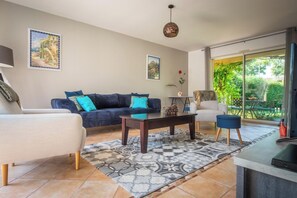 TV, DVD player - La Bienvenue - Four Bedroom Villa, Sleeps 8 (Pézenas)