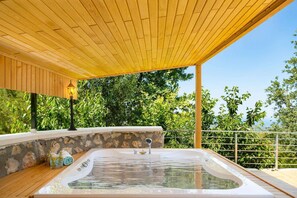 Outdoor spa tub - Mira - Four Bedroom Villa, Sleeps 9 (İslamlar Köyü)