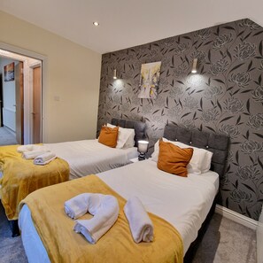 Apartment, 2 Bedrooms | Iron/ironing board, free WiFi - 2-Bedroom with Free Parking in Coventry (Coventry)