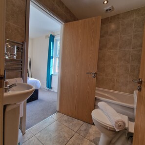 Apartment, 2 Bedrooms | Bathroom