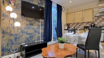 Apartment, 2 Bedrooms | Living area