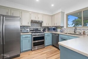 Micro-ondes, four, plaque de cuisson, lave-vaisselle